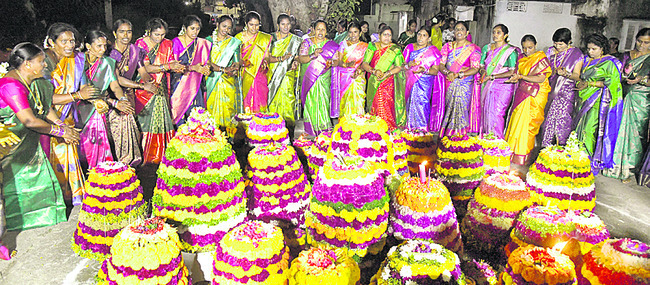 ఏడొద్దుల సద్దులు ఉయ్యాలో..1