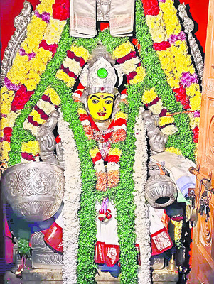 శ్రీలలితా త్రిపుర సుందరీదేవిగా అమ్మవార్లు1