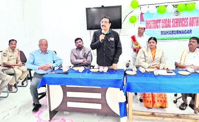 ఉచిత న్యాయ సేవలను వినియోగించుకోండి 
1