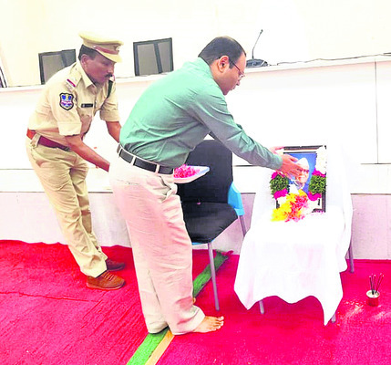 లక్ష్మణ్‌ బాపూజీ ఆశయాలను సాధించాలి
1
