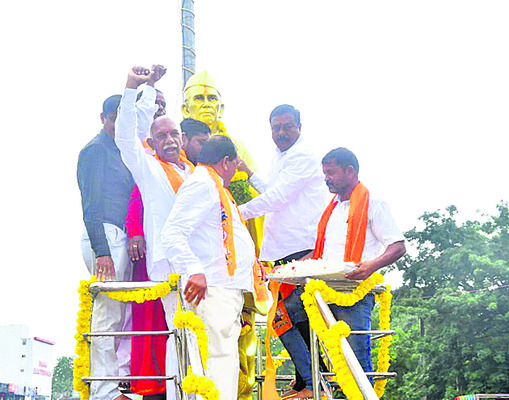 లక్ష్మణ్‌ బాపూజీ సేవలు చిరస్మరణీయం 1