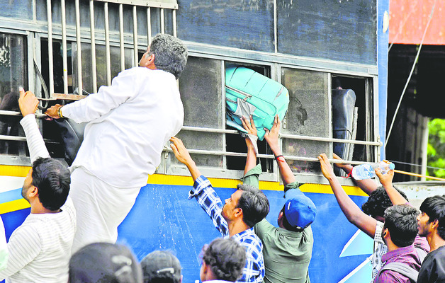 బస్సులెక్కగలవా.. ఓ నరుడా..! 5