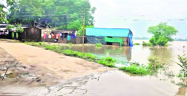 దారులన్నీ ఏరులై. .
5