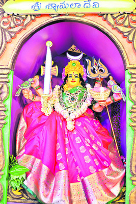 రాజమహేంద్రవరాన్ని రక్షించే శ్యామలాదేవిగా..1