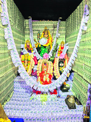 లక్షణంగా.. లక్ష్మీ కళ ఉట్టిపడేలా..1