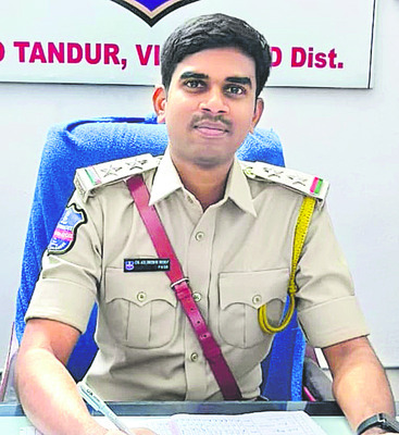 గ్రూప్‌–1 ఉద్యోగిగా తాండూర్‌ ఎకై ్సజ్‌ సీఐ 2