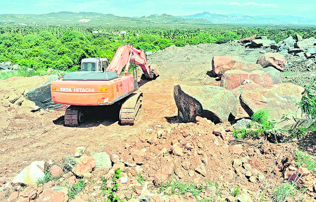 కాసుల‘గుట్టలు’ 1