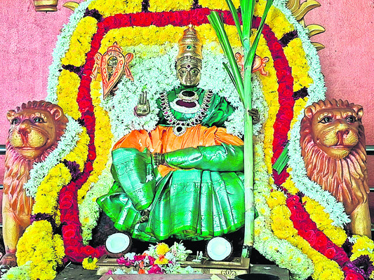 లలితాదేవిగా  తలుపులమ్మ తల్లి
1
