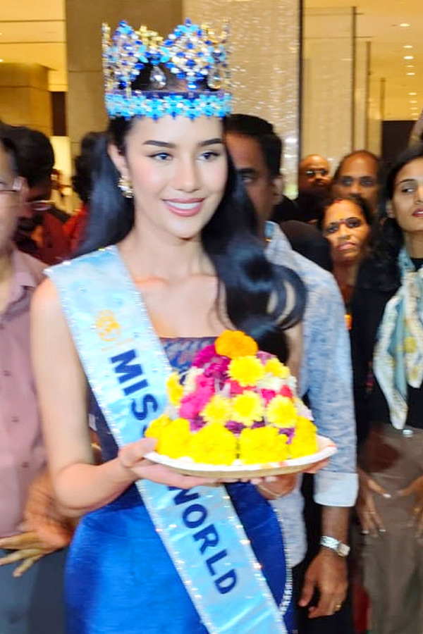 Miss World Opal Suchatha Chuangsri played Bathukamma Photos3