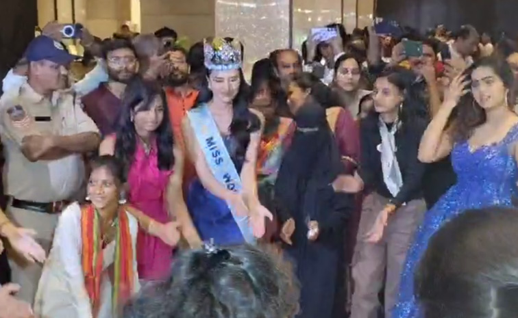 Miss World Opal Suchatha Chuangsri played Bathukamma Photos6