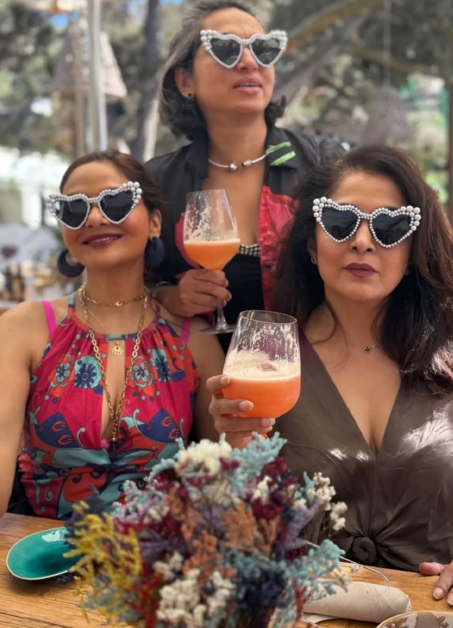 Ramya Krishna surpasses young heroines (Photos)3