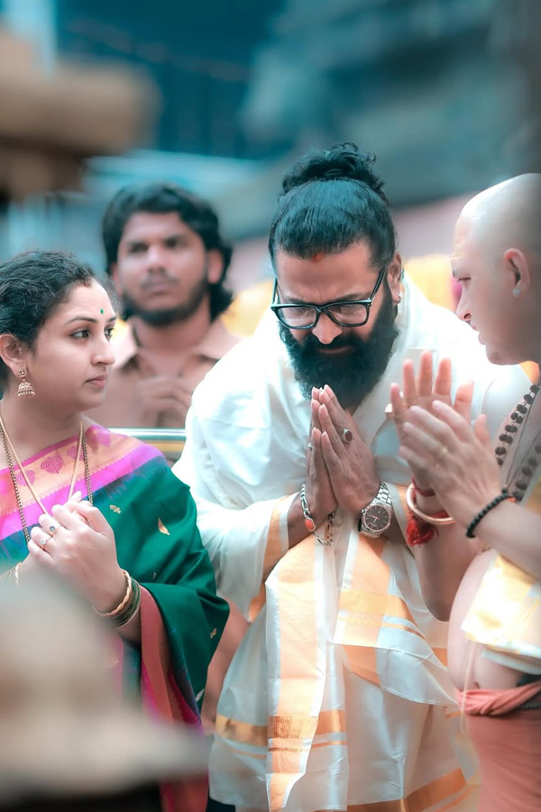 Rishab Shetty And wife visit Kollur Mookambika Temple Photos3