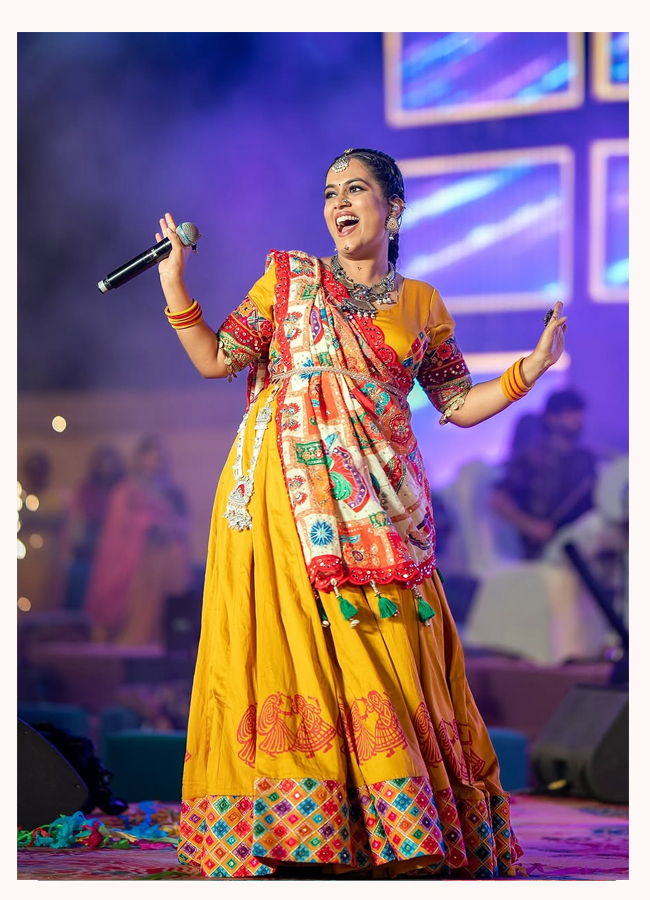 Indian Idol star Sayli Kamble is going to become a mother photos10