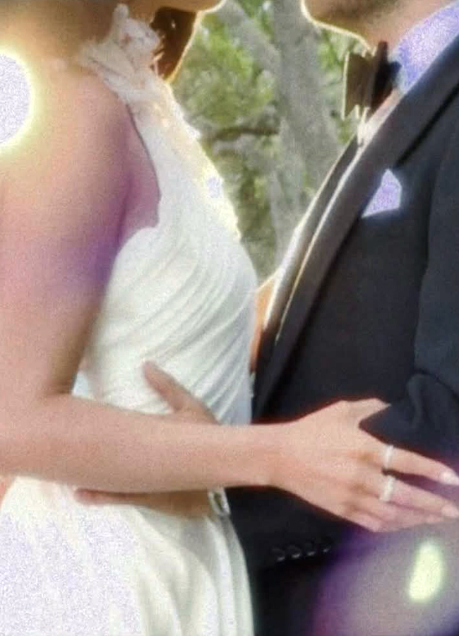 Pop singer Selena marries boyfriend (Photos)2
