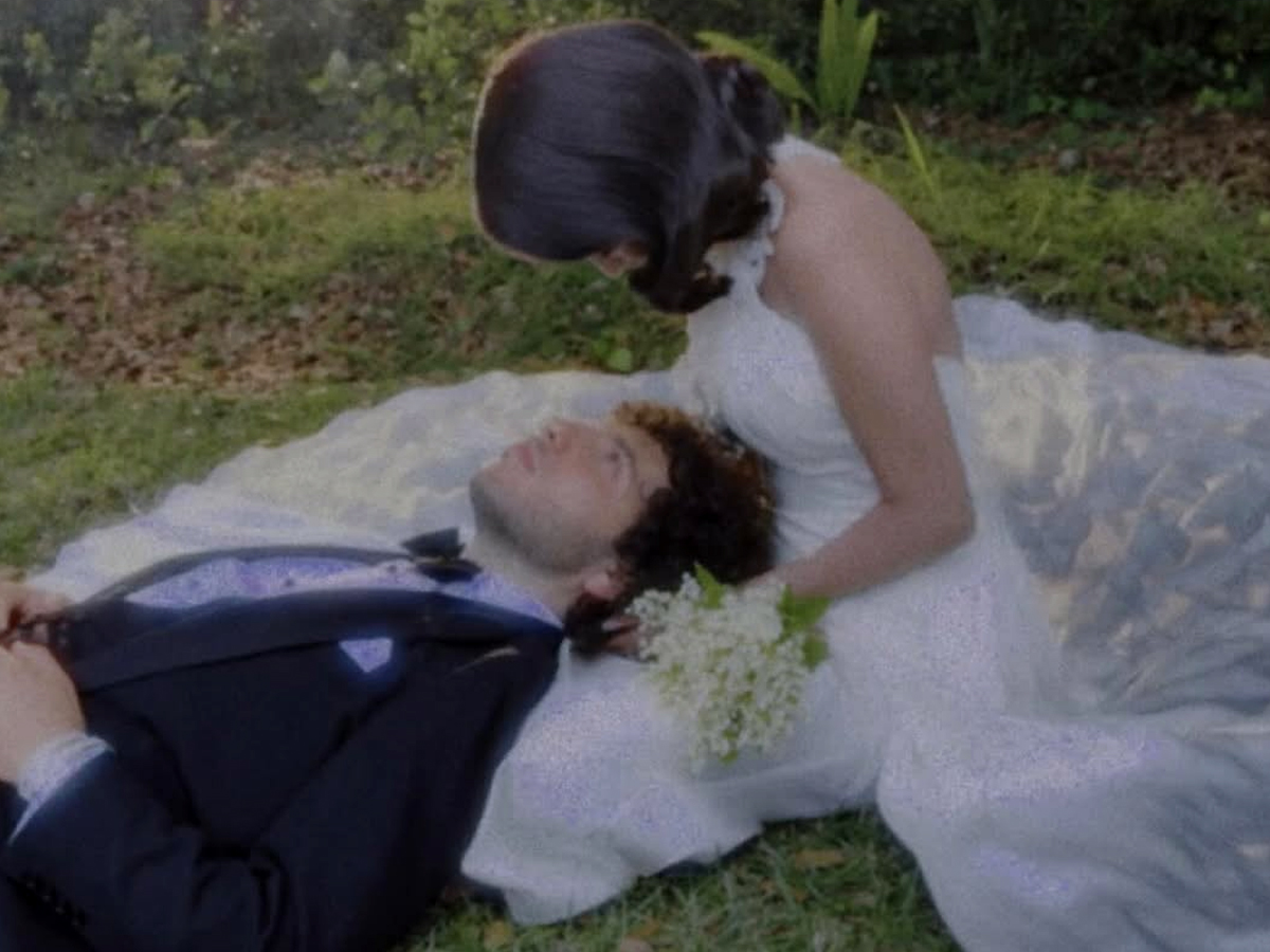 Pop singer Selena marries boyfriend (Photos)12