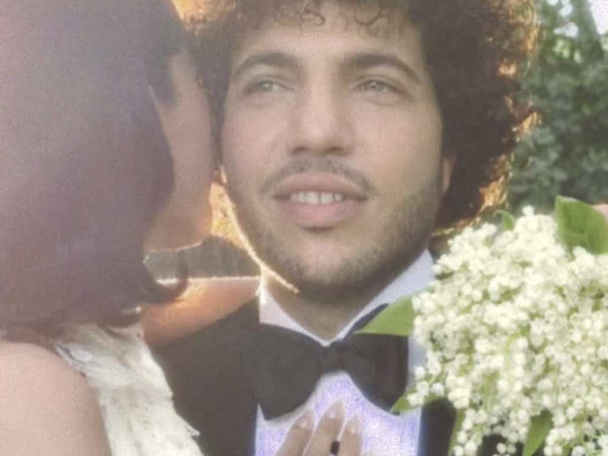 Pop singer Selena marries boyfriend (Photos)4