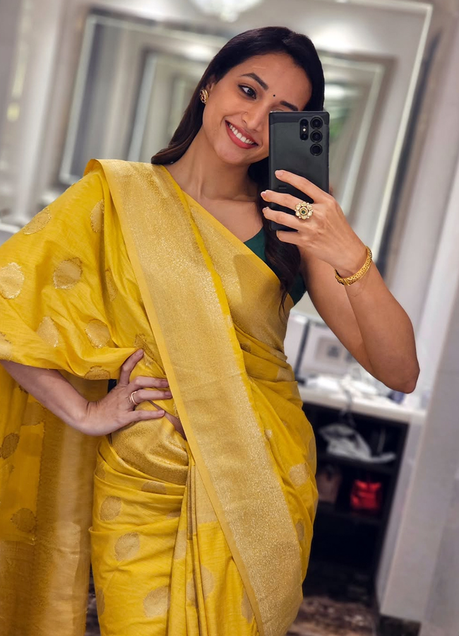 Srinidhi Shetty's 'Telusu Kada' movie shooting memories (Photos)13