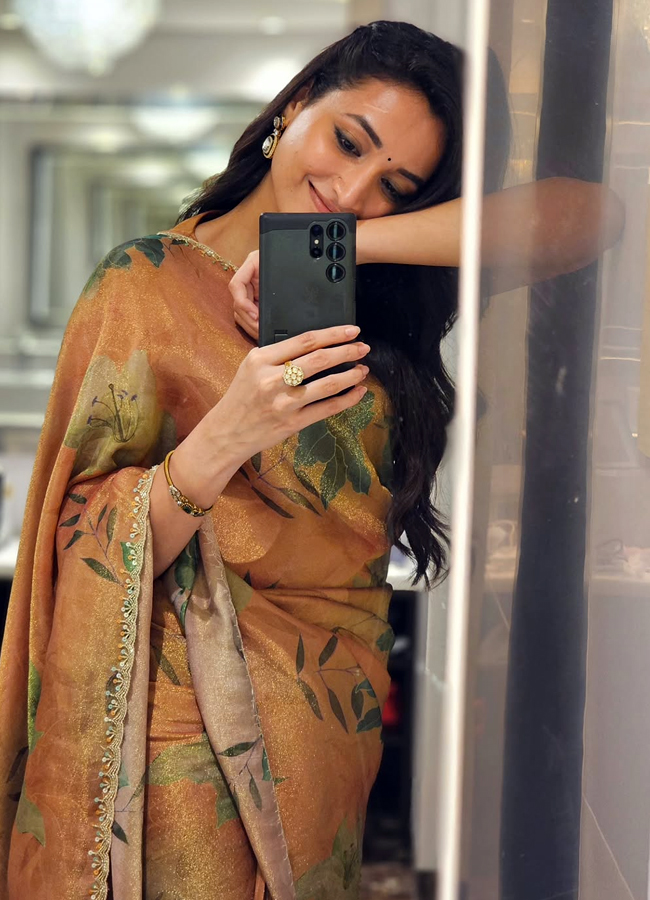 Srinidhi Shetty's 'Telusu Kada' movie shooting memories (Photos)8