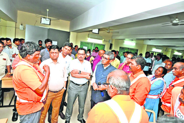 ఒక సార్‌.. ఇద్దరు బాస్‌లు1