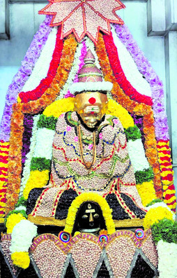 కాళరాత్రి దుర్గగా  కామేశ్వరి దేవి
3