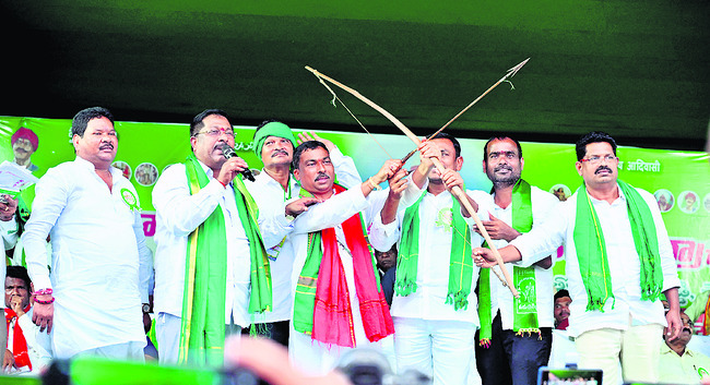 కదంతొక్కిన ఆదివాసీలు1