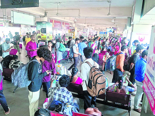 కాంప్లెక్స్‌ కిటకిట1