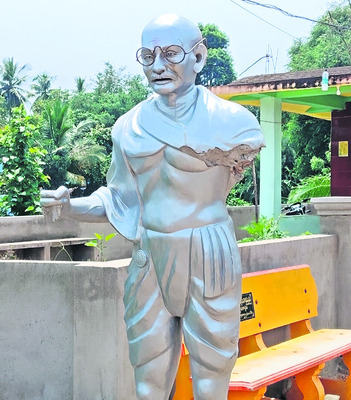 మహాత్మా నిన్ను మరిచారు... 1