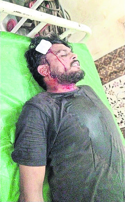 యువకుడిపై గంజాయి బ్యాచ్ దాడి 1