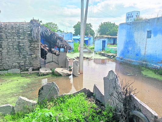 రిజర్వాయర్ గండికి మట్టి తరలింపు 1