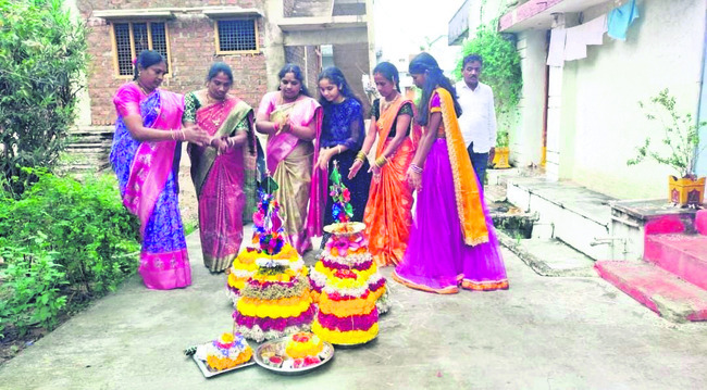 ఏకధాటి వర్షాలు.. నీటమునుగుతున్న పంటలు1