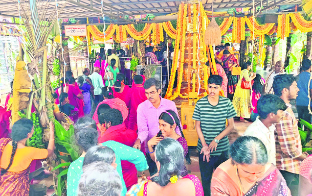 క్షేత్రంలో కొనసాగిన రద్దీ 1