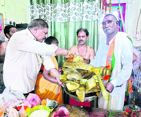 కోట దుర్గమ్మకు పంచలోహ కవచం వితరణ1