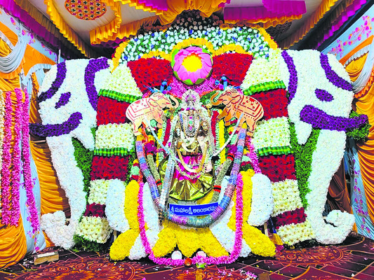 కనులారా వీక్షించి.. తరించి.. 4