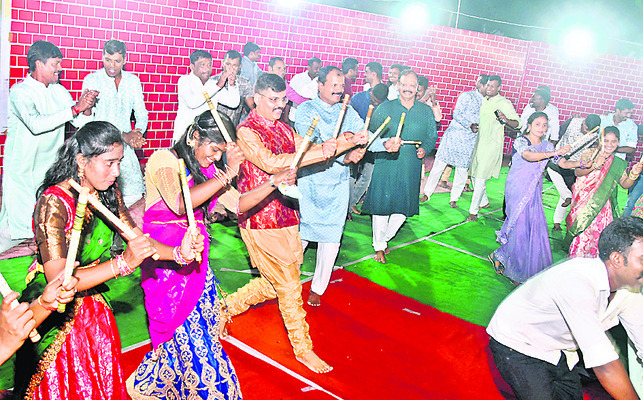 వైభవంగా బతుకమ్మ సంబురాలు1