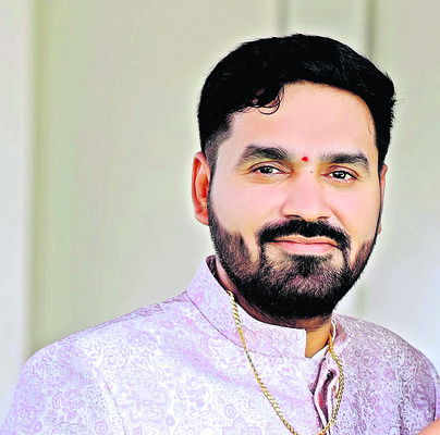 మూడు ప్రభుత్వ ఉద్యోగాలు3