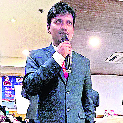 పట్టుదలతో ప్రభుత్వ కొలువు సాధించారు..1