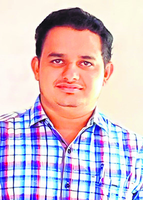 మూడు ప్రభుత్వ ఉద్యోగాలు1