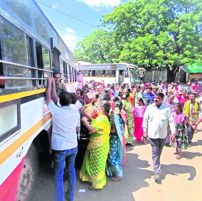 భక్తులకు బస్సులేవీ గోవిందా?2