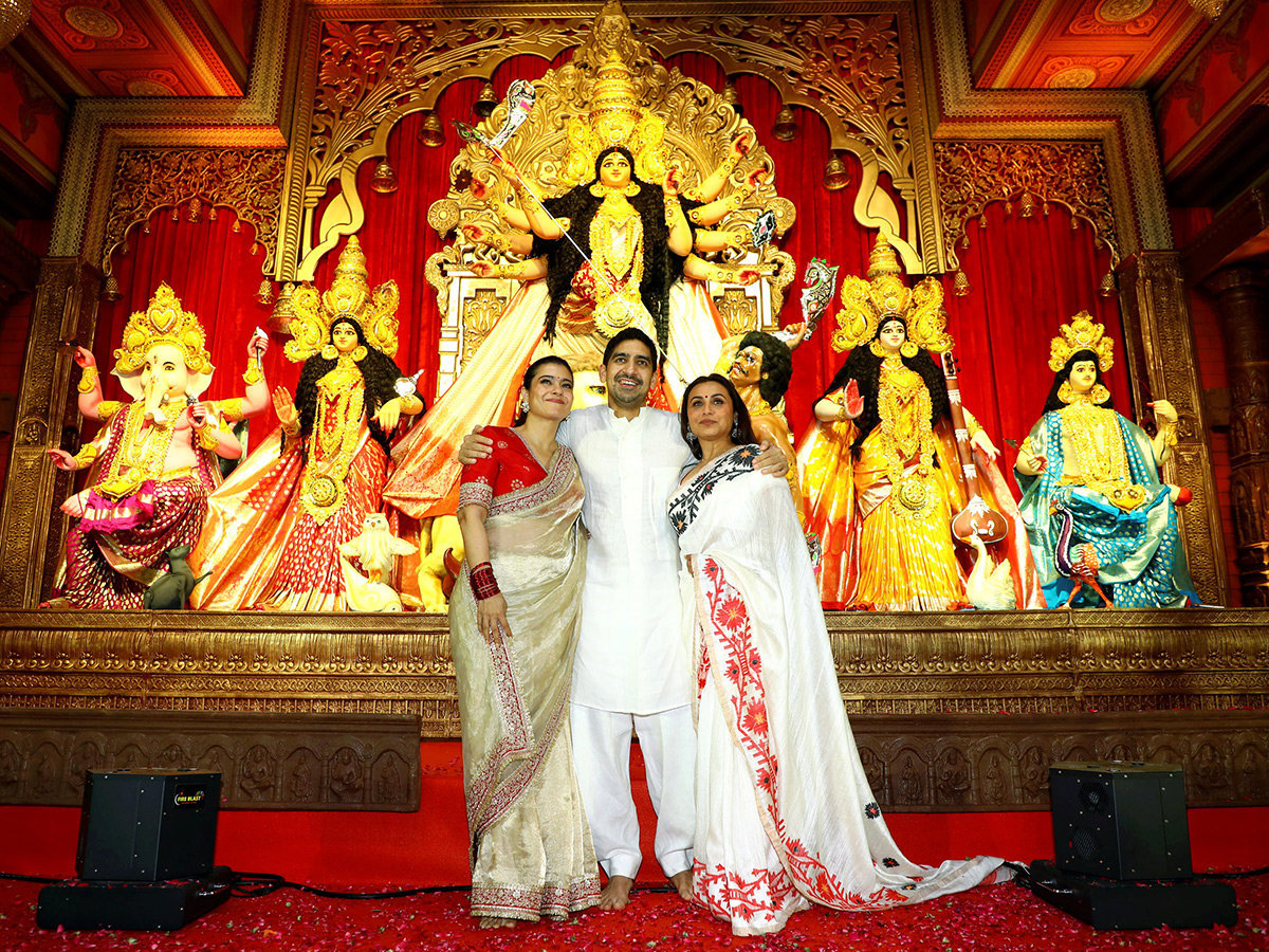 Bollywood Actors Rani Mukerji and Kajol At Durga Puja Photos1