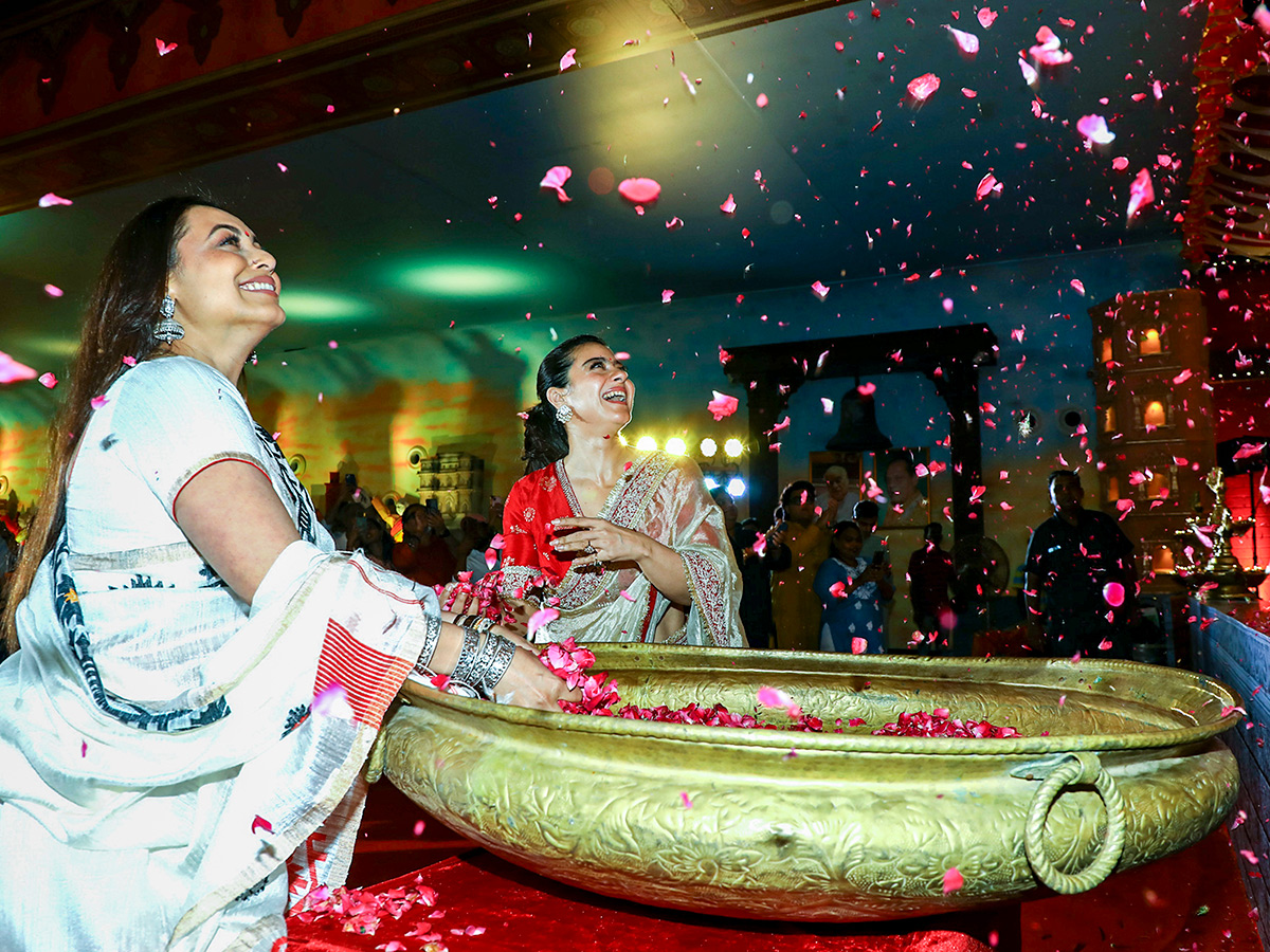 Bollywood Actors Rani Mukerji and Kajol At Durga Puja Photos11