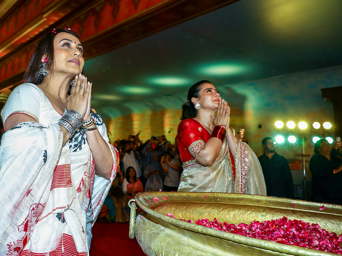 Bollywood Actors Rani Mukerji and Kajol At Durga Puja Photos3