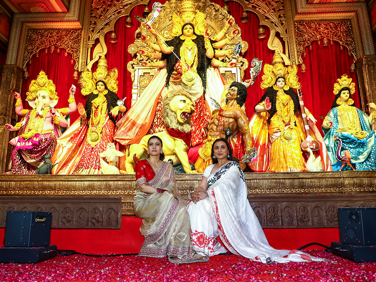 Bollywood Actors Rani Mukerji and Kajol At Durga Puja Photos6
