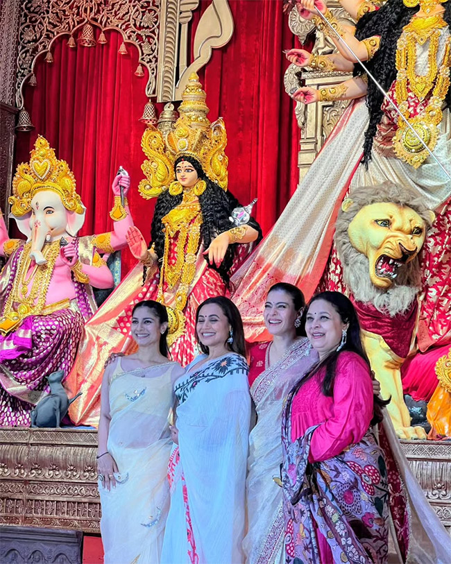 Bollywood Actors Rani Mukerji and Kajol At Durga Puja Photos7