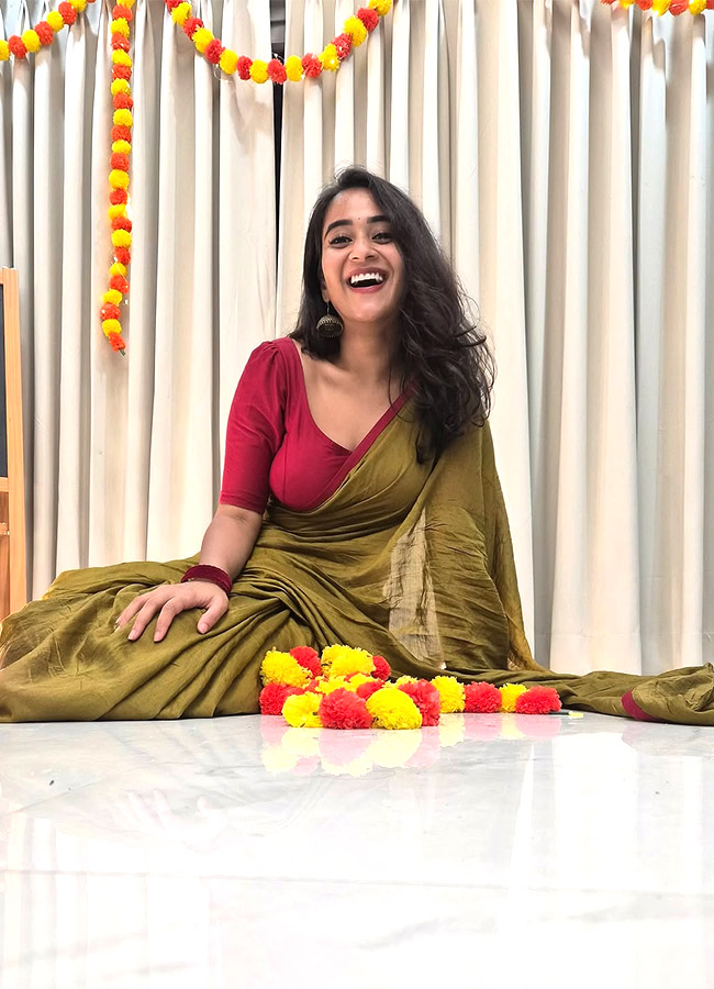 Dussehra Vibes Deepthi Sunaina Latest Photos Viral10