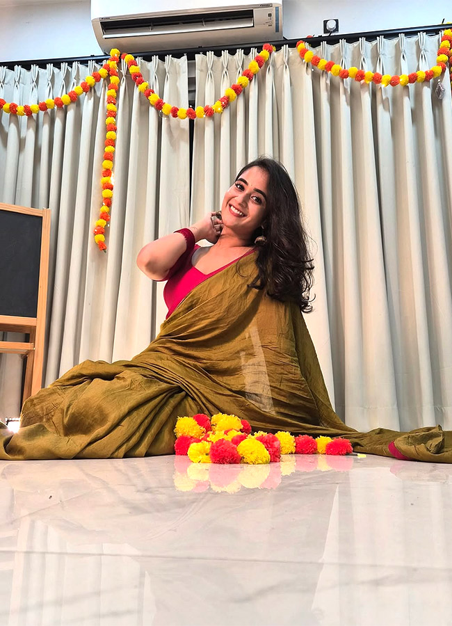 Dussehra Vibes Deepthi Sunaina Latest Photos Viral14