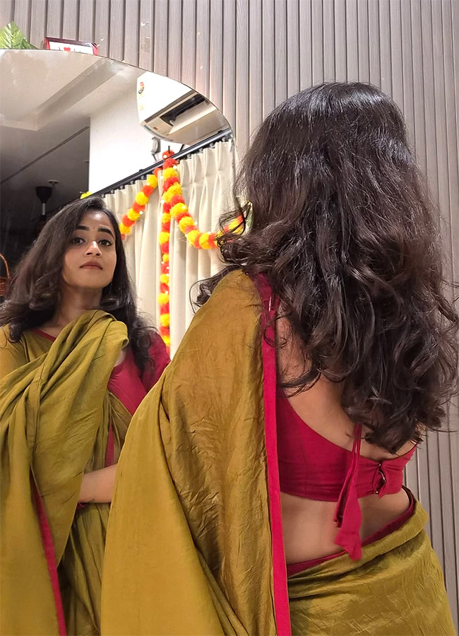 Dussehra Vibes Deepthi Sunaina Latest Photos Viral17