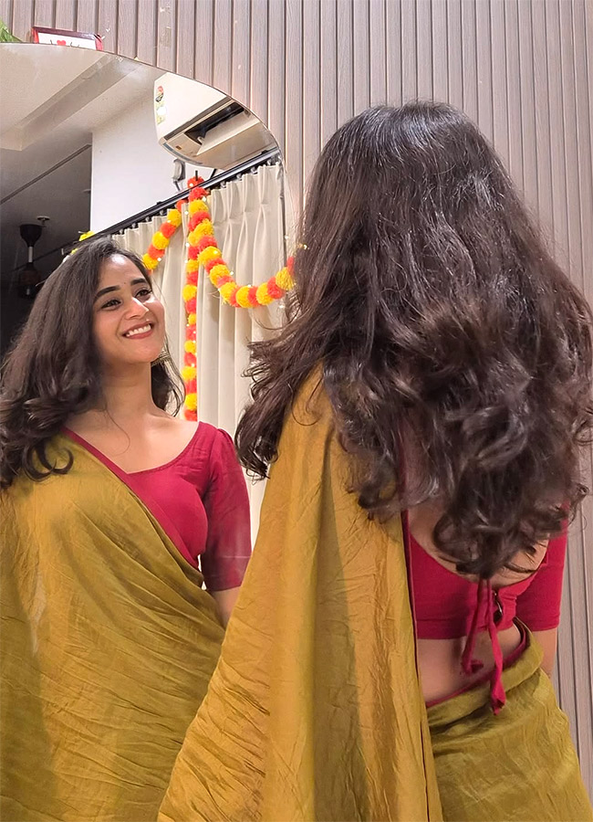 Dussehra Vibes Deepthi Sunaina Latest Photos Viral19