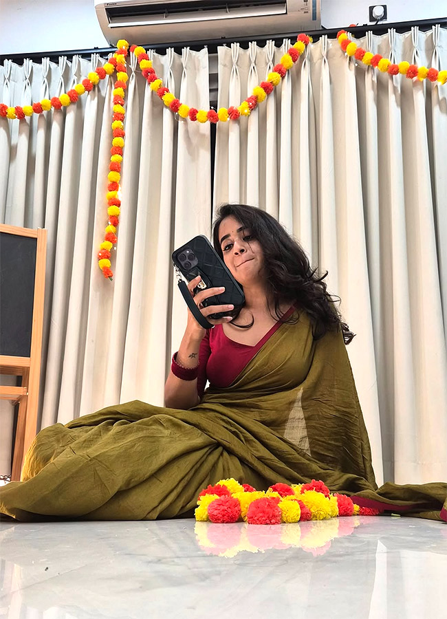 Dussehra Vibes Deepthi Sunaina Latest Photos Viral20