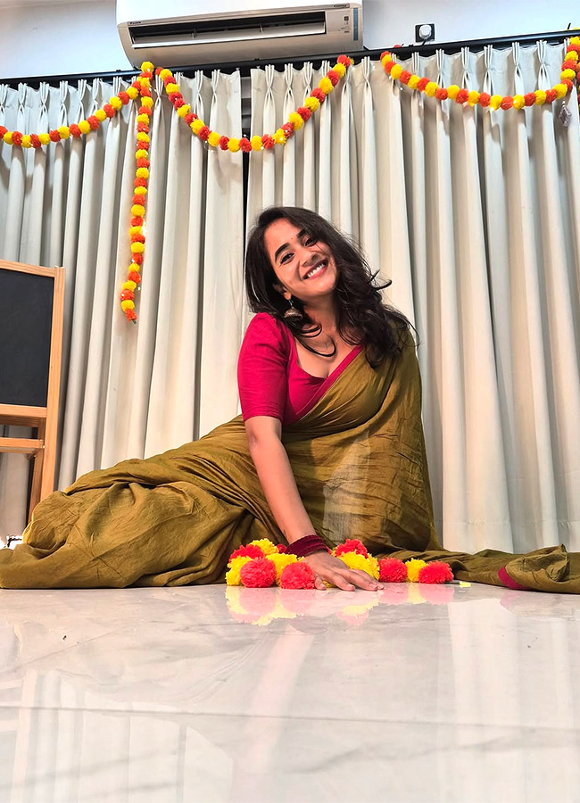 Dussehra Vibes Deepthi Sunaina Latest Photos Viral21