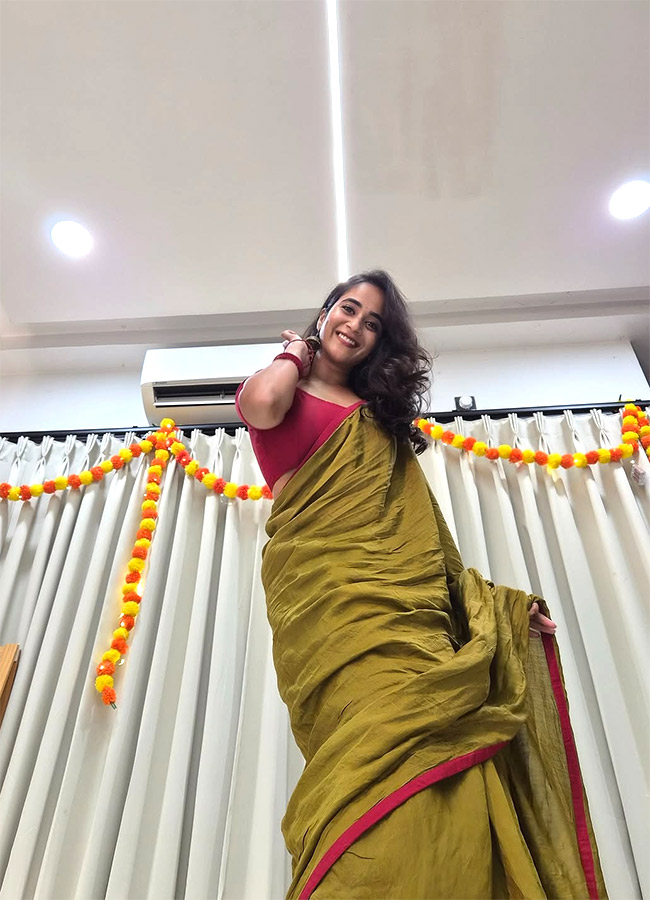 Dussehra Vibes Deepthi Sunaina Latest Photos Viral7